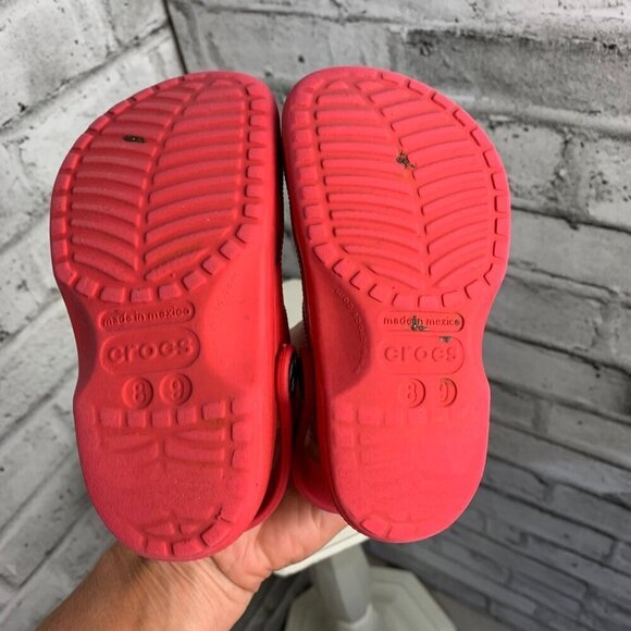 Crocs Classic Clogs Red with Jibbitz NHL Calgary Flames Charms Size 8 9 - Picture 8 of 9